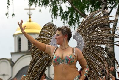 «Побойтесь Бога!» У віцебскіх пабліках не сціхаюць спрэчкі пра «беларуса-бразільскі карнавал»