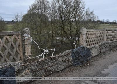 На аварыйным мосце ў Лёзненскім раёне зрабілі рамонт парэнчаў. І ўсё?