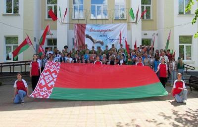 Па 2 сустрэчы з грамадзянамі штодня: як выглядае праца ідэолагаў у лічбах