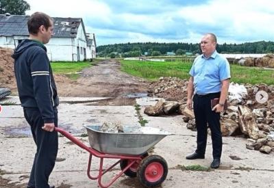 Асобаў, якія стаяць а ўліку ў КВІ, накіравалі разбіраць закінутыя фермы ў Віцебскім раёне