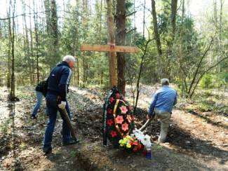 Напярэдадні Радаўніцы сябры ініцыятывы «Хайсы» зладзілі талаку (фота)