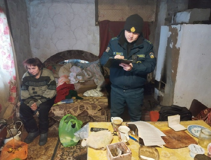 IПрацаўнікі Міністэрства надзвычайных сітуацый хадзілі па хатах на Віцебшчыне і фатаграфавалі людзей і памяшканні без дазволу.